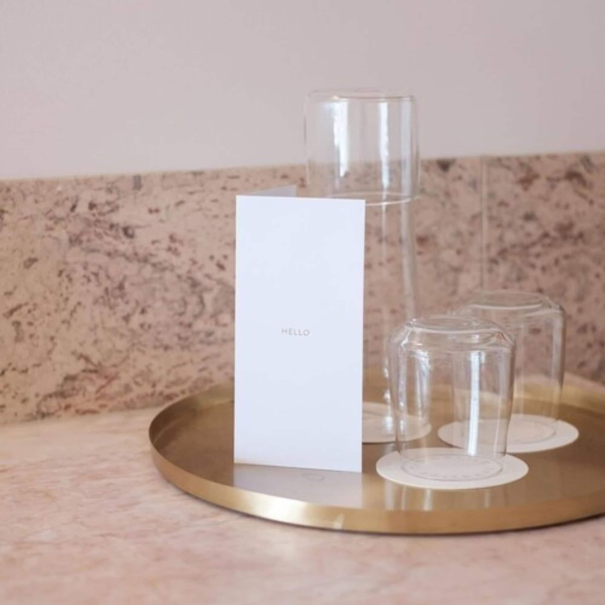 โรงแรมเดอะ แคลิล บริสเบน ภายนอก รูปภาพ A tray of water and glasses at a hotel