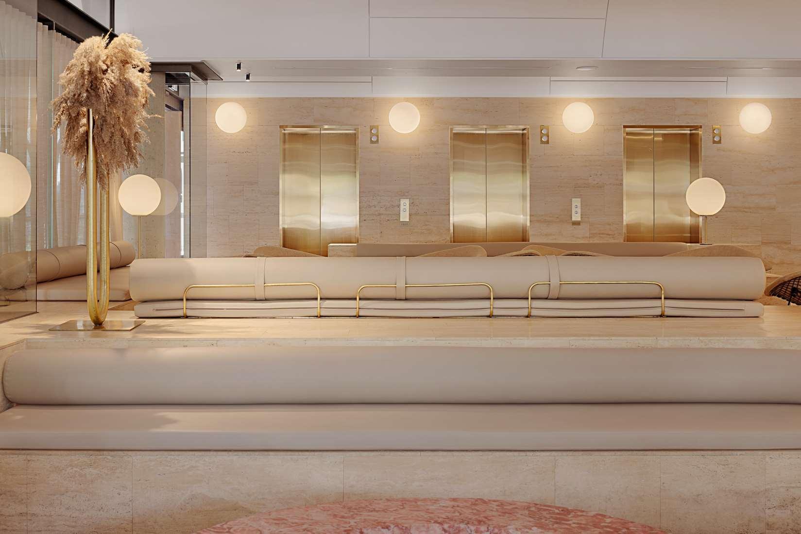 โรงแรมเดอะ แคลิล บริสเบน ภายนอก รูปภาพ The lobby of the hotel