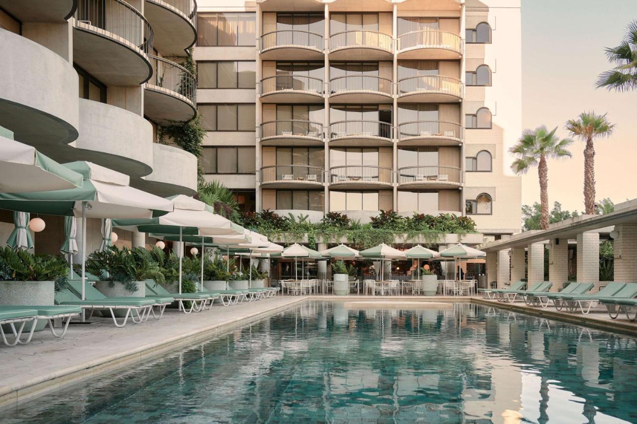 โรงแรมเดอะ แคลิล บริสเบน ภายนอก รูปภาพ The pool at the hotel