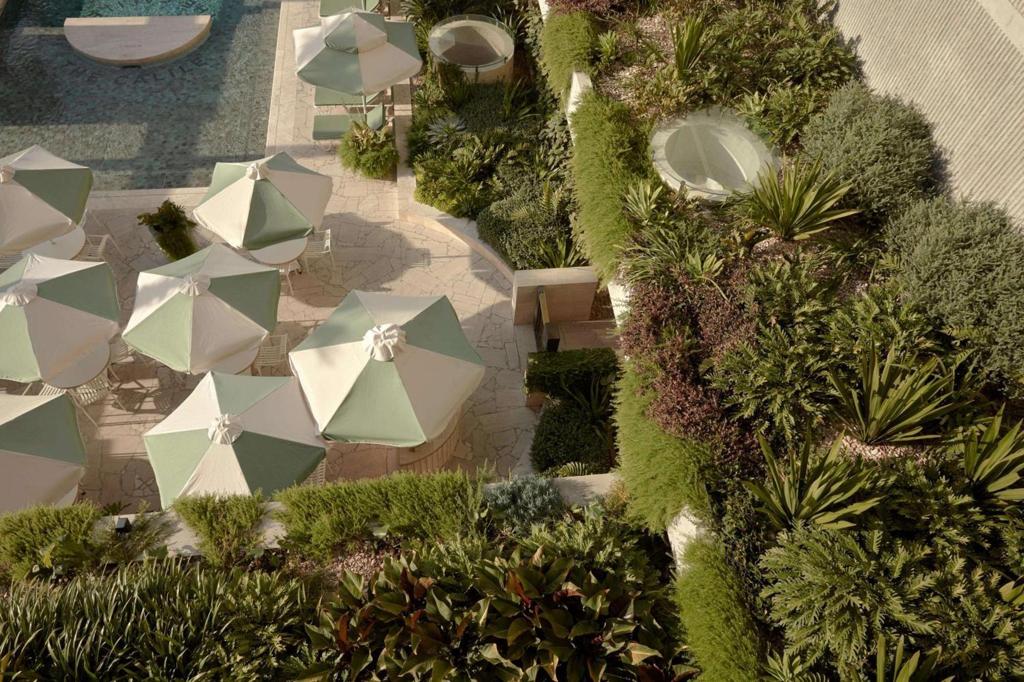 โรงแรมเดอะ แคลิล บริสเบน ภายนอก รูปภาพ The pool at the hotel
